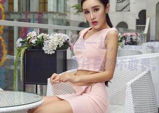 “爱丝长城之巅，丝袜一拉，惊喜没想到！”原图就座，照片竟然不敢看。
