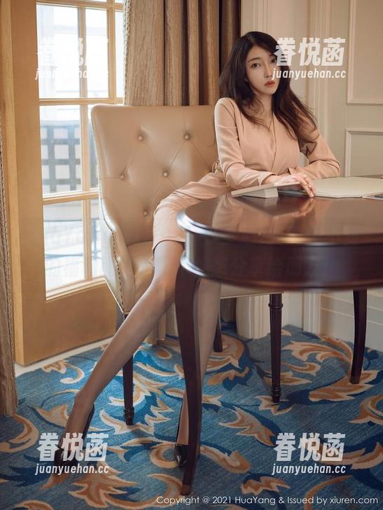 HuaYang花漾 - 短裙+梦心月=意想不到的福利图片，忍不住想分享给朋友！