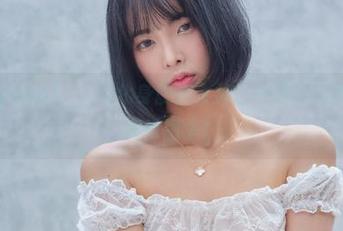 当Hyoyeon(김효연)化身厨房女神：一秒忘记绑纱巾的编辑图集！