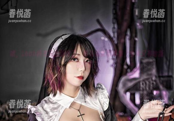 哦，Leah梓未又出新作了，堕落修女写真集，今天又有啥新花样呢？