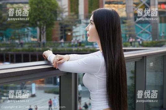 MiiTao蜜桃社-露西Lucy MiiTao蜜桃社 - 露西Lucy的泳池写真:水面下的微妙涟漪