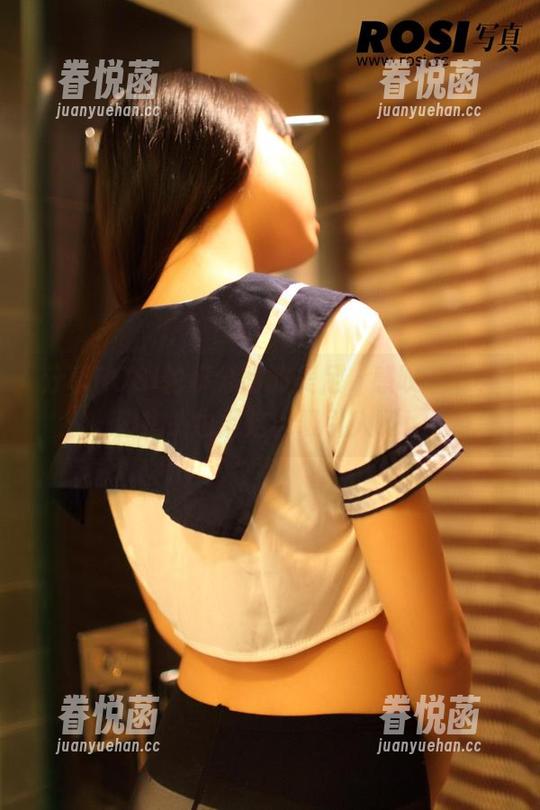 ROSI 分享ROSI轮廓分明的美足,感叹一下,脚指头也能这么吸引人啊!
