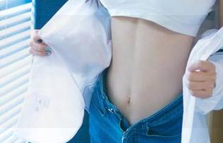 UGirls尤果网 – 正当我以为白衬衫只是背影的时候，张多多却反向开撩，这组套图我忍不住要分享！