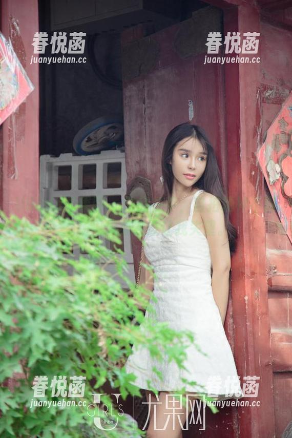 UGirls尤果网 - 作品在手，自拍精神不羁，杨果果果然没让我失望。