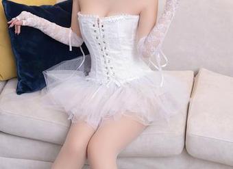 Xiuren秀人网 – 唐翩翩的定制写真：亮得有点反光，别看太久