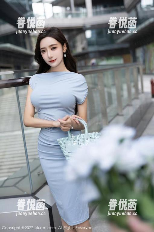 Xiuren秀人网-小纯子 Xiuren秀人网 - 看小纯子做菜,原图中的厨娘光环也太有趣吧