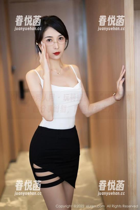 Xiuren秀人网 - 玩转短裤：“想做你的猫”的分享时刻，随意得有点冲动