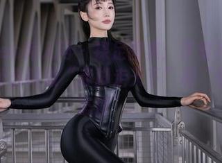 Xiuren秀人网 – 裸足图集：罗爱乔带你领悟什么叫做“赤脚走天下”和“懒散的态度”。