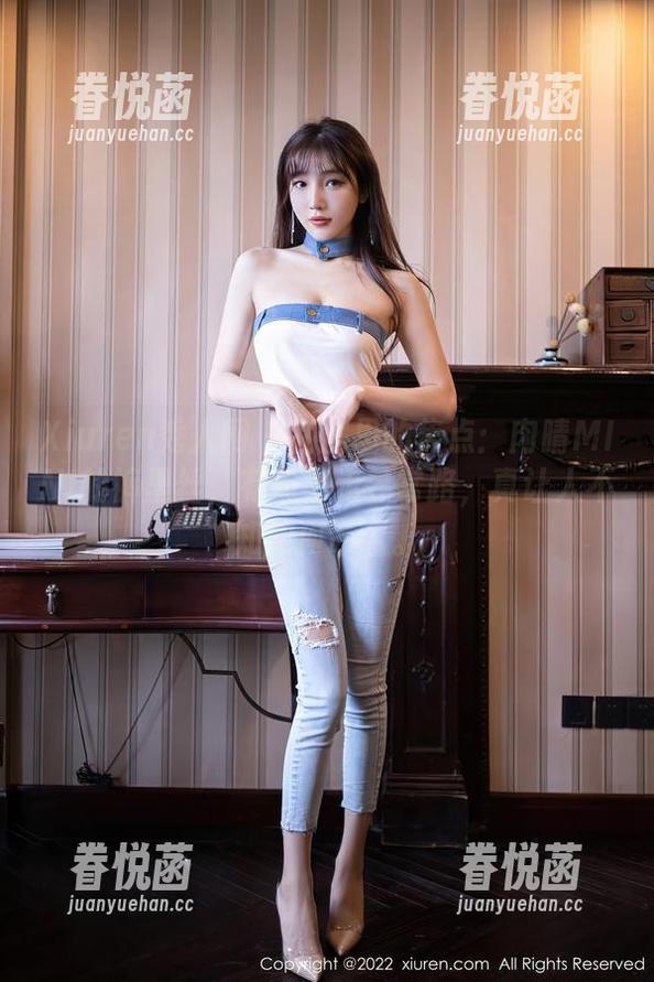 Xiuren秀人网-肉晴MINI Xiuren秀人网 - 私房里的焦点:肉晴MINI的裤里丝,有点不走寻常路,真让人不知如何命名。