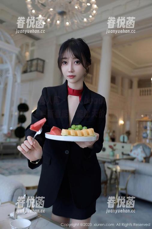 Xiuren秀人网 - 菲儿beauty的“肉丝”原图，更新看能不能比天价红酒还让人心醉。