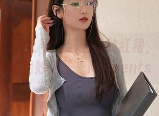 Xiuren秀人网 – 邹晶晶的红裙，写真里的绝妙无圣光Moments