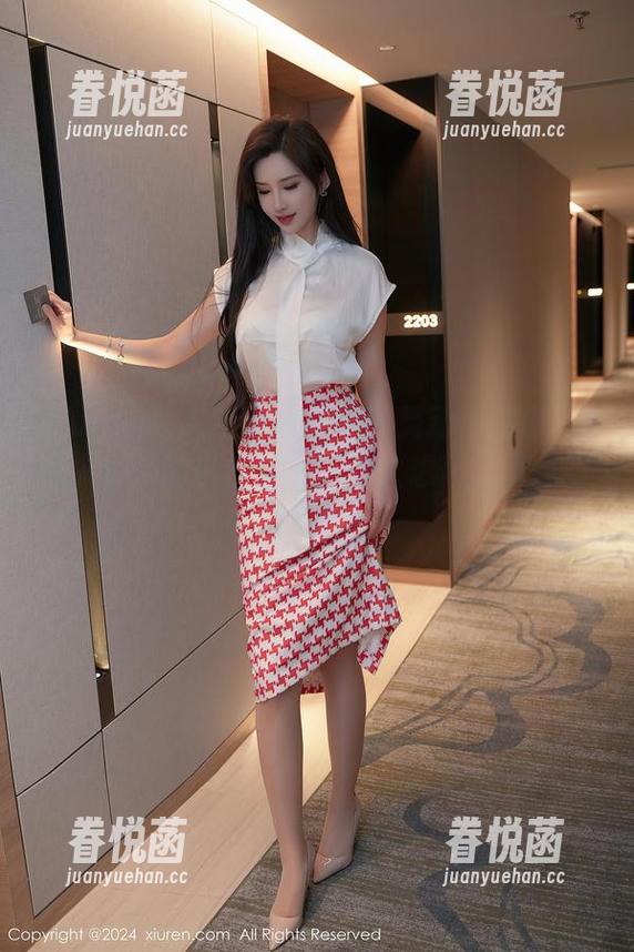 Xiuren秀人网 - 私拍中的灵动：陈念灵Vickyao的白丝美图，让人想起了初恋的味道！