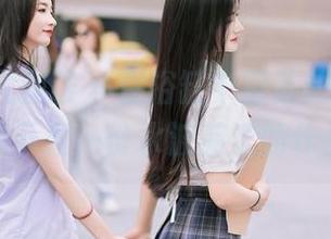 YouMi尤蜜荟 – 在浴缸中逛荡的Lingyu，带你下载一份水波荡漾的作品集。