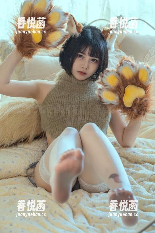 七月喵子的百合JK写真，开启你的在线逗趣模式