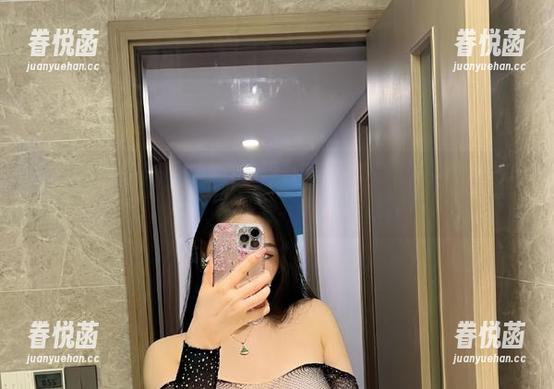 微密圈 - 哎呦，不爱笑的赛琳的黑丝真不错，免费的美图让人流连忘返！