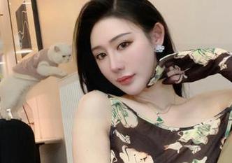 微密圈 – 不爱笑的赛琳白色图集：想要个别样的福利，就来这里瞅瞅吧！