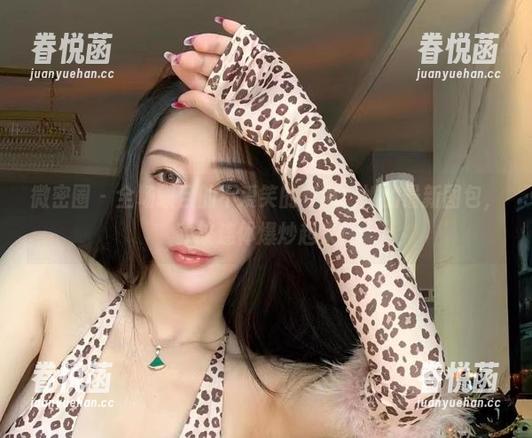 不爱笑的赛琳 微密圈 - 全场瞩目的不爱笑的赛琳:她的最新图包,豹纹连体爆炒起来!