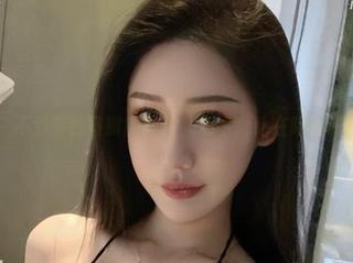 微密圈 – 不爱笑的赛琳的图片，奶牛女仆在阳台思考人生？