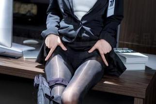 无圣光和九柒喵的白色纠缠，作品里藏了什么小秘密吗？