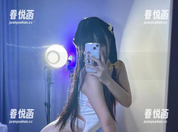 九言从不咕咕 在图库盯着九言从不咕咕的白丝,我是不是也该公开奖励一下自己?