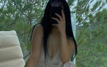 微密圈 – 福利太强！俏妞t的皮衣原图，差点让我的晚餐都忘了吃…哎呀！