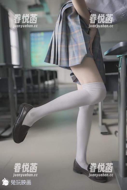 兔玩映画带来的私拍合集，黑贞校服，都是心酸泪，哭你来。