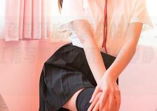 嗲囡囡 – 色差到底是怎样的呢？文芮jeninfer的红裙写真图册值得你静静品味一番！