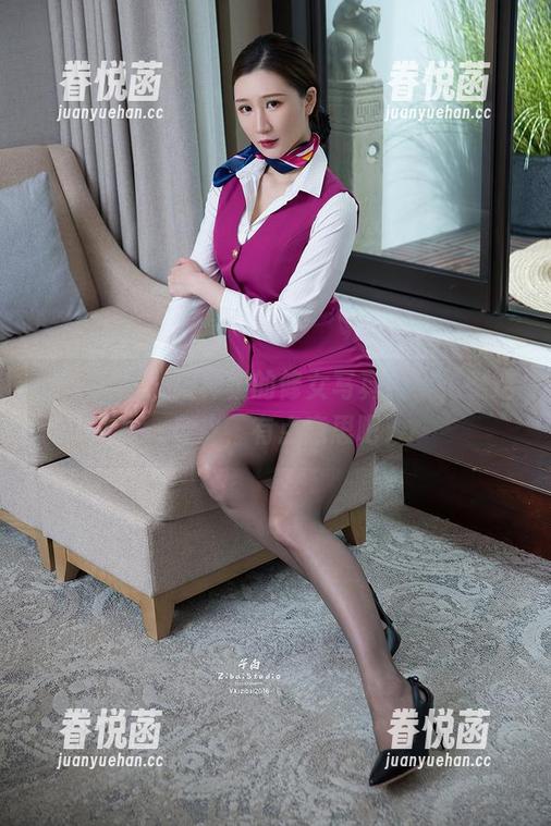 头条女神 - 张梓柔的修女写真合集，瞧这身皮，有点意思吧