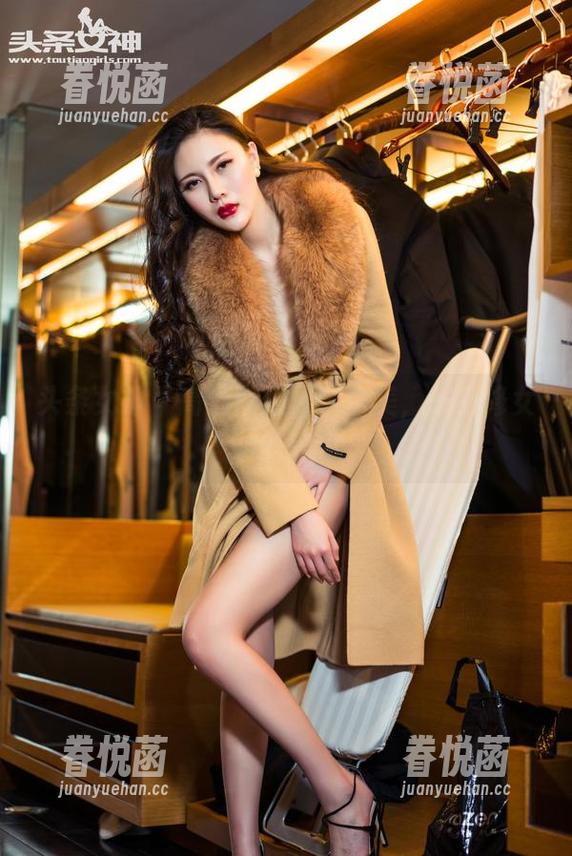 头条女神 - 高清图集：李由美，一身修女装的魔力