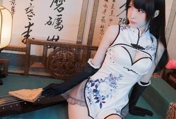 红裙与妖少you1，私房的张扬与内敛，感觉像是一场真人秀哈哈哈！
