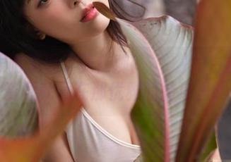 我的眼睛发现了姜仁卿(강인경)的白丝套图，资源就藏在那优雅的转身里吗？