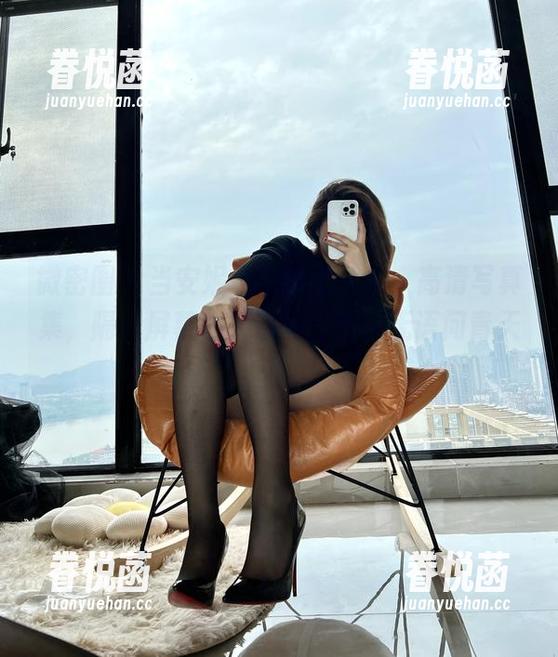 微密圈 - 当安妮yoo遇上台球：高清写真集，隔着屏幕也要舌尖冒酸，无语问青天！