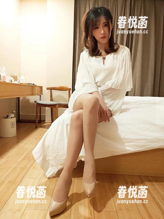 小女巫露娜的写真不简单，下载后你能找到“秘密”！
