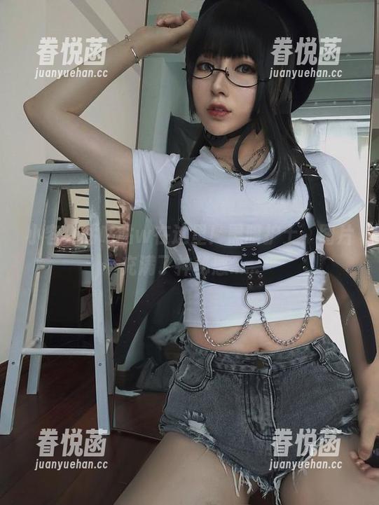 小容仔咕咕咕w在这里！黑暗护士，图片充满了神秘感......