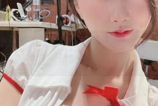 微密圈 – 小玉吃果冻御姐版最新写真，真是让我怀疑人生了，谁叫我不长这样