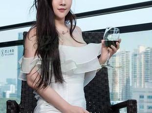 推女神 – 当施忆佳Kitty酱遇上白色：好像是天使掉了羽毛，点滴在心上。