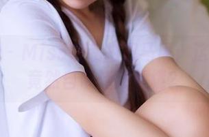 果团网 – Miss琪私拍双马尾：这个发型竟然自带活泼滤镜？