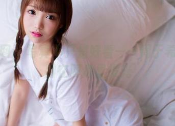 果团网 – 写真不只是好看——周于希的美脚在网盘里发光