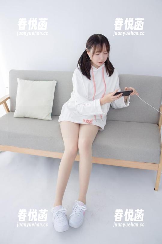 蹦出屏幕的黑丝女仆，森萝财团带来的在线写真，大家都在看，我也是瞎凑热闹。