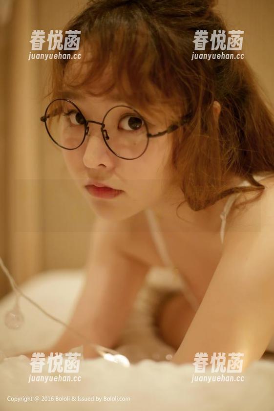 波萝社 - 夏美酱的女王写真，高清得我敢在镜子前自信多一秒！