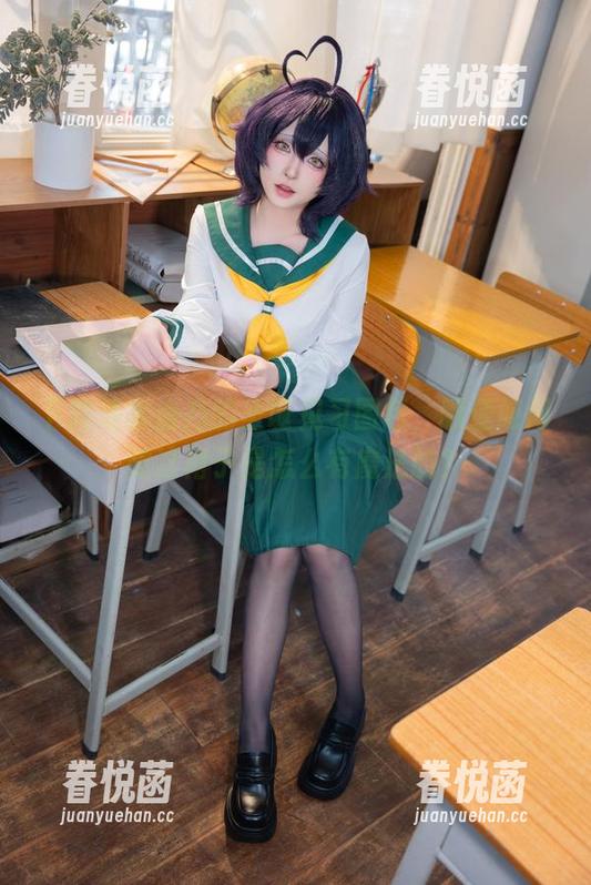 下载清水由乃的圣诞见习图包，顺便问问她这裙子是怎么有魔法的？