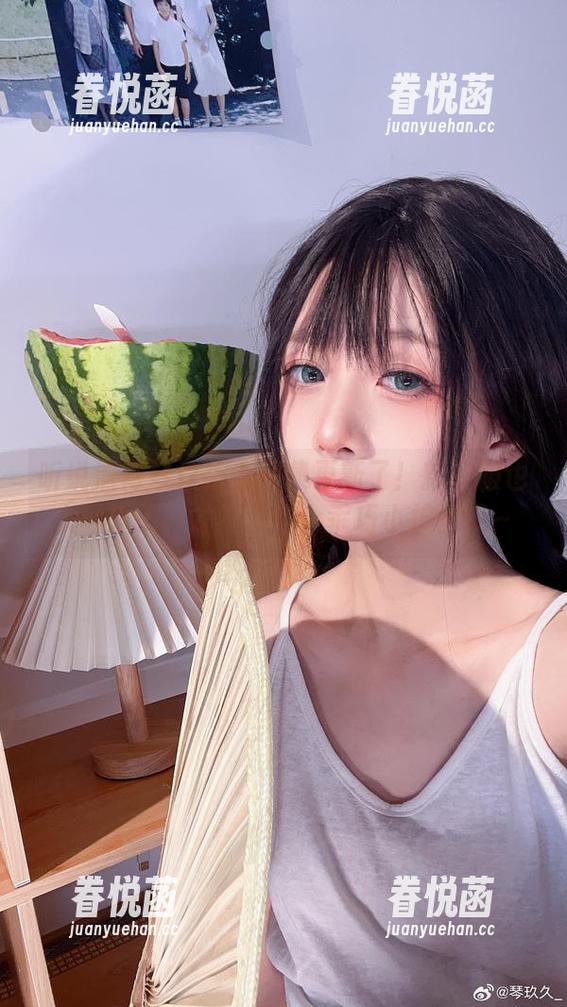 听说清青琴玖护士图集更新了！新衣服也太可爱了，才不想当个乖巧小护士呢～