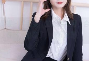 物恋传媒 – “菜菜”的泳池系列，合集都在这，别等了，快下载吧！