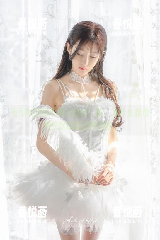 王羽杉的吊带背心图集，额，为什么我也突然想试试这种风格...