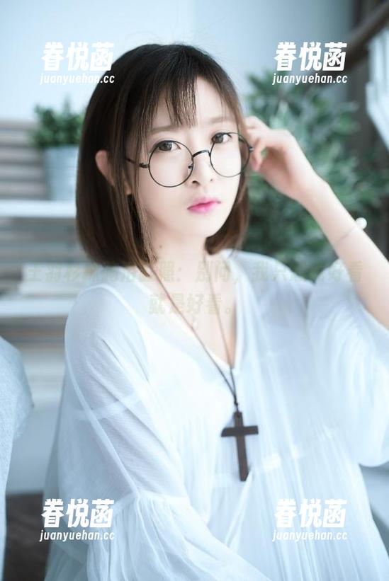 王羽杉 王羽杉抹胸浴缸照:别问,我只想说好看就是好看。