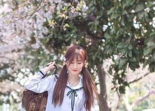 在线捕捉王羽杉的校园写真，能不能少点虚无的滤镜？