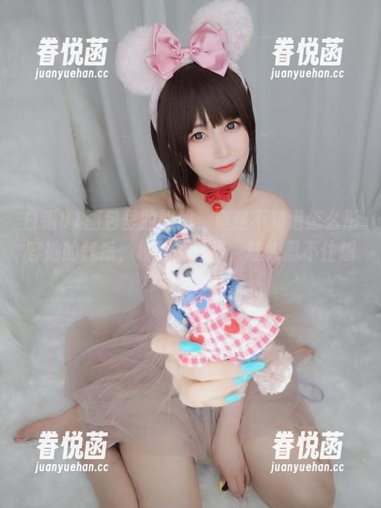 白银81图包里的姐姐，真是不知道怎么形容她的气质，模糊又清晰，让人忍不住想多看几眼。