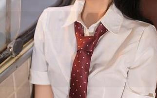 秀人网 – 你见过Carol周妍希的裸足美图吗？小心，后面可能有精彩的脚趾舞蹈表演哦！