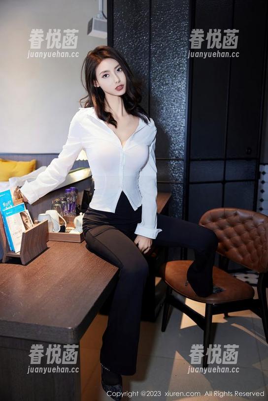 秀人网-KOKO可可 秀人网 - 这就是KOKO可可的白色作品?看上去好像在搞个什么隐秘的哲学?
