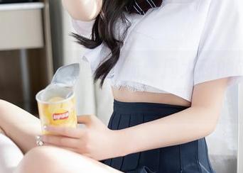 秀人网 – 不一样的职场：周大萌的定制写真，简直不认真